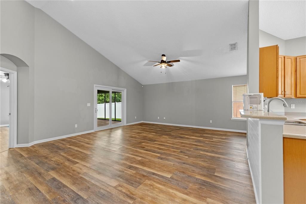 待售: $350,000 (3 贝兹, 2 浴室, 1552 平方英尺)