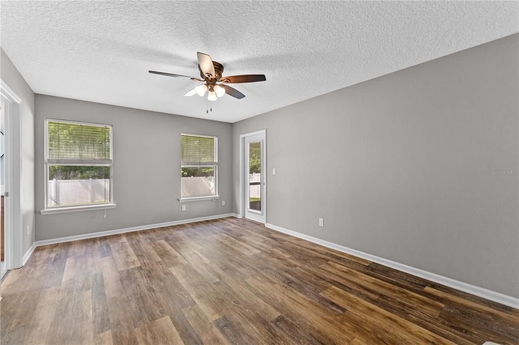 待售: $350,000 (3 贝兹, 2 浴室, 1552 平方英尺)