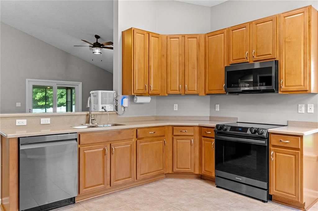 待售: $350,000 (3 贝兹, 2 浴室, 1552 平方英尺)