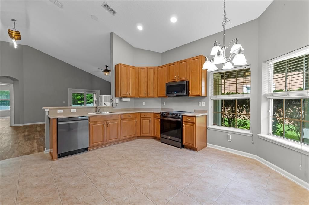 待售: $350,000 (3 贝兹, 2 浴室, 1552 平方英尺)