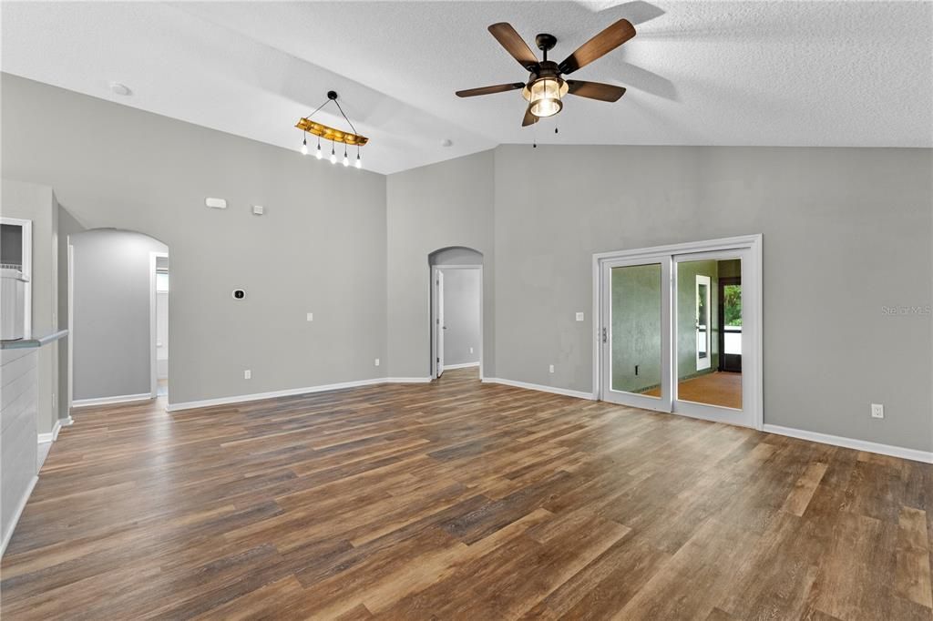 待售: $350,000 (3 贝兹, 2 浴室, 1552 平方英尺)