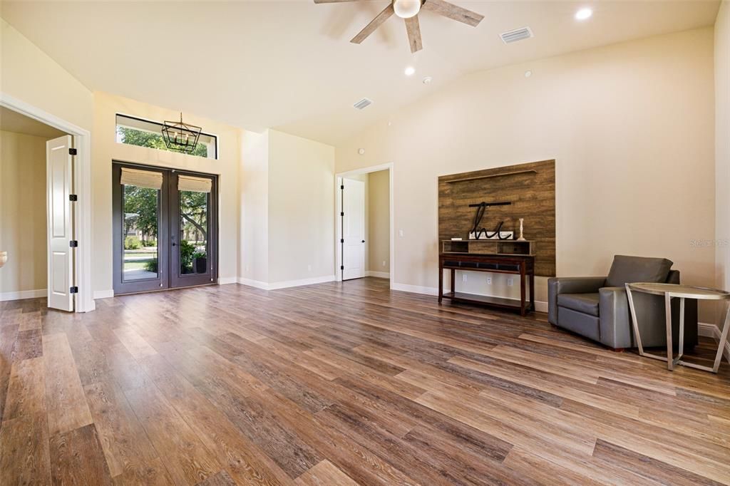 En Venta: $599,000 (3 camas, 2 baños, 1964 Pies cuadrados)