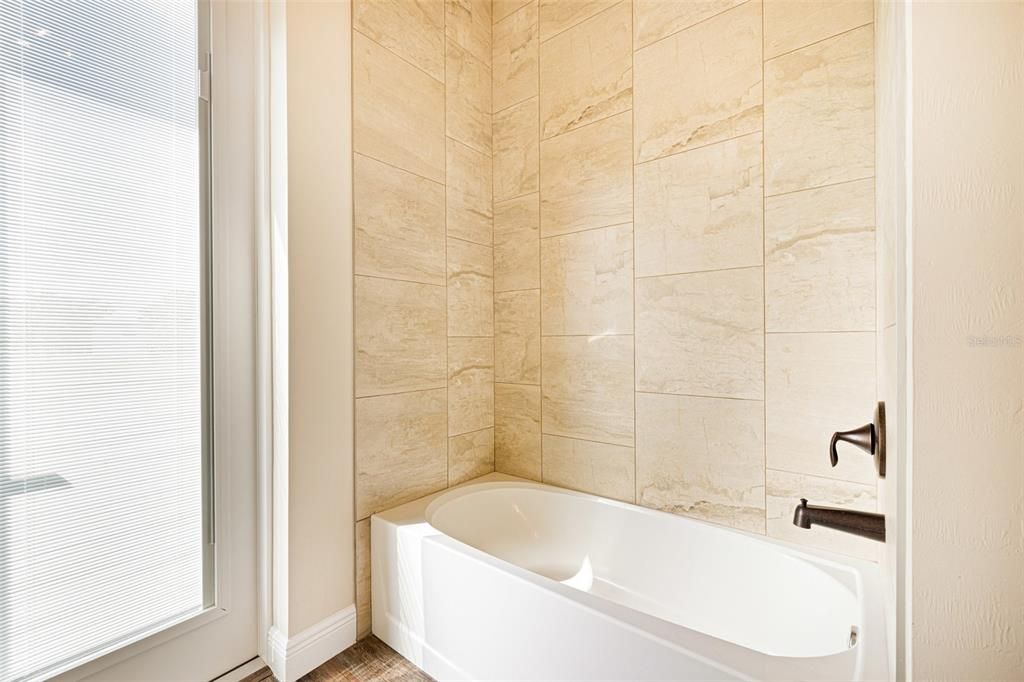 En Venta: $599,000 (3 camas, 2 baños, 1964 Pies cuadrados)