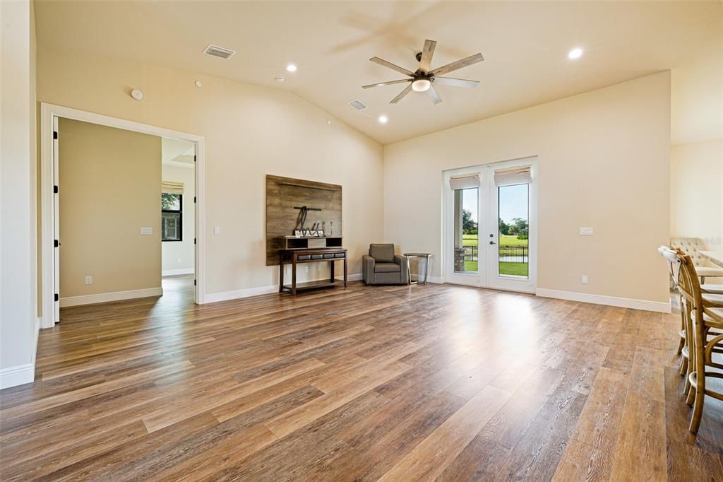 En Venta: $599,000 (3 camas, 2 baños, 1964 Pies cuadrados)