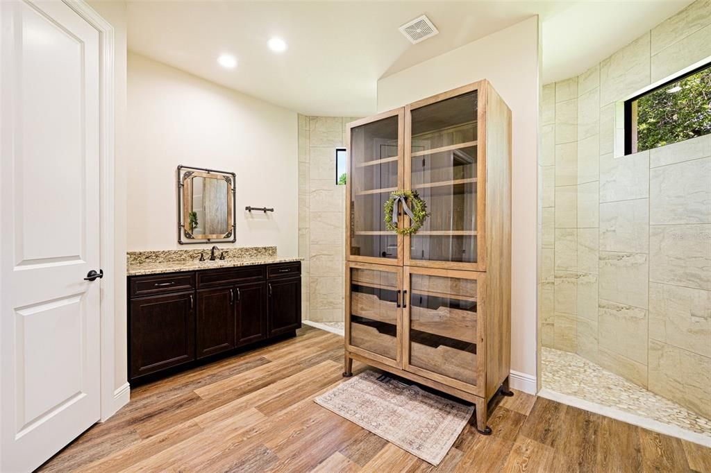 En Venta: $599,000 (3 camas, 2 baños, 1964 Pies cuadrados)