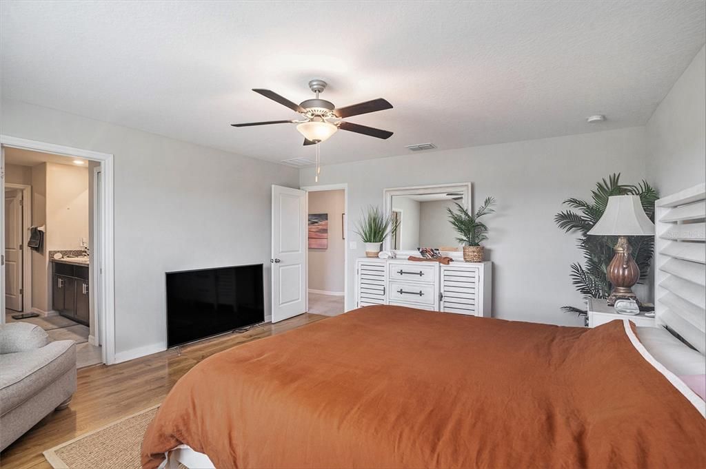 待售: $365,000 (4 贝兹, 2 浴室, 2635 平方英尺)