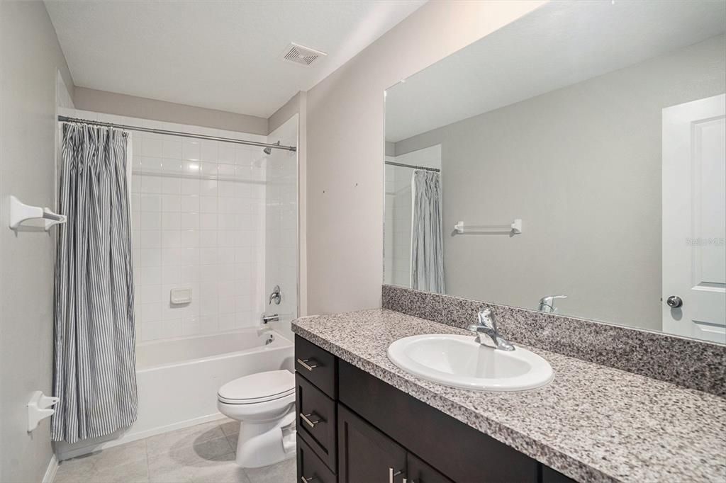 待售: $365,000 (4 贝兹, 2 浴室, 2635 平方英尺)