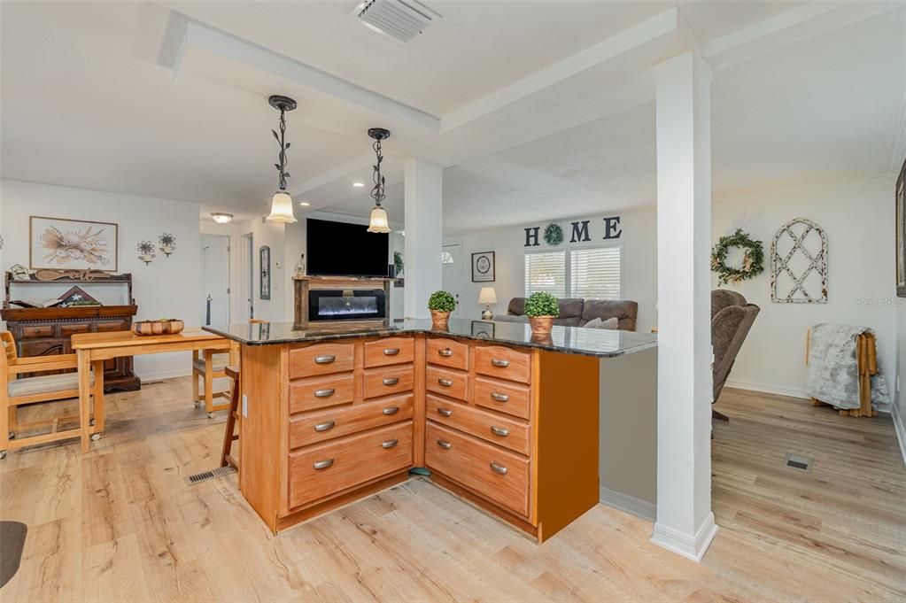 На продажу: $299,900 (3 спален, 2 ванн, 2272 Квадратных фут)