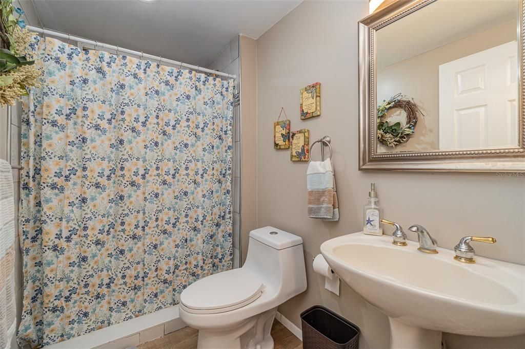 На продажу: $299,900 (3 спален, 2 ванн, 2272 Квадратных фут)