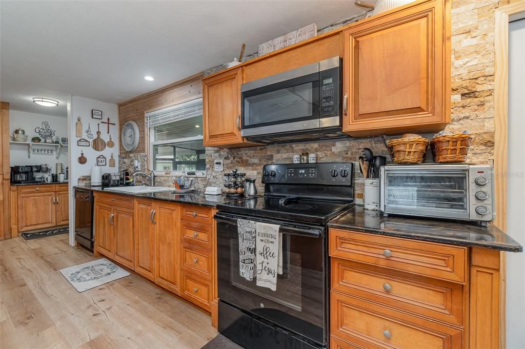 На продажу: $299,900 (3 спален, 2 ванн, 2272 Квадратных фут)