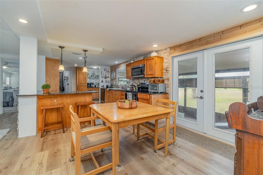 На продажу: $299,900 (3 спален, 2 ванн, 2272 Квадратных фут)