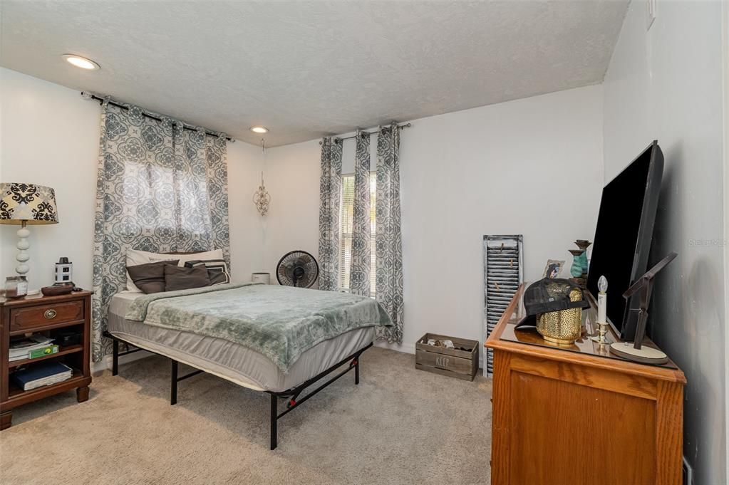 На продажу: $299,900 (3 спален, 2 ванн, 2272 Квадратных фут)