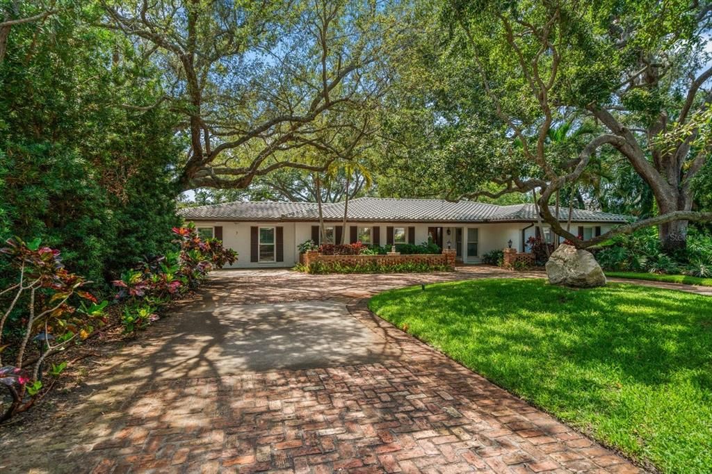 For Sale: $1,899,000 (4 beds, 3 baths, 3516 Square Feet)
