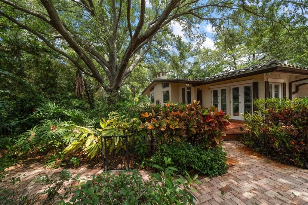 For Sale: $1,899,000 (4 beds, 3 baths, 3516 Square Feet)