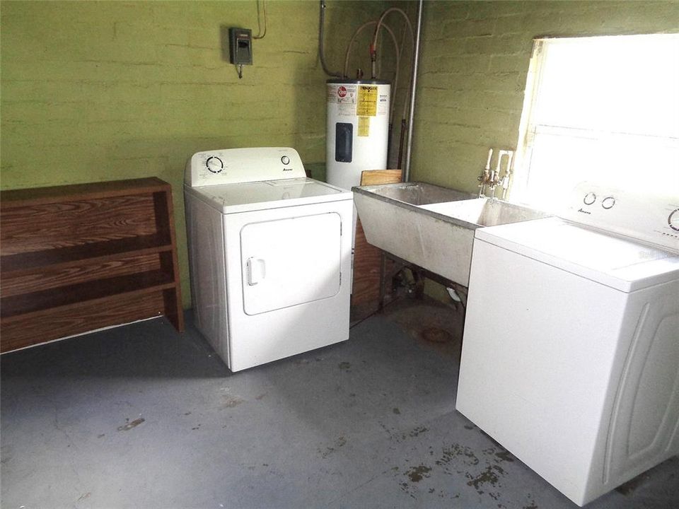 Active With Contract: $2,500 (2 beds, 2 baths, 1375 Square Feet)