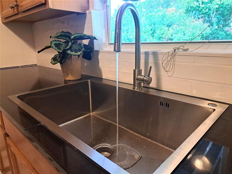 Active With Contract: $2,500 (2 beds, 2 baths, 1375 Square Feet)