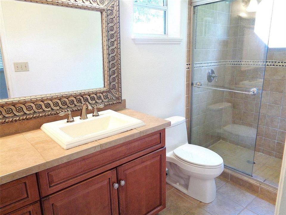 Active With Contract: $2,500 (2 beds, 2 baths, 1375 Square Feet)