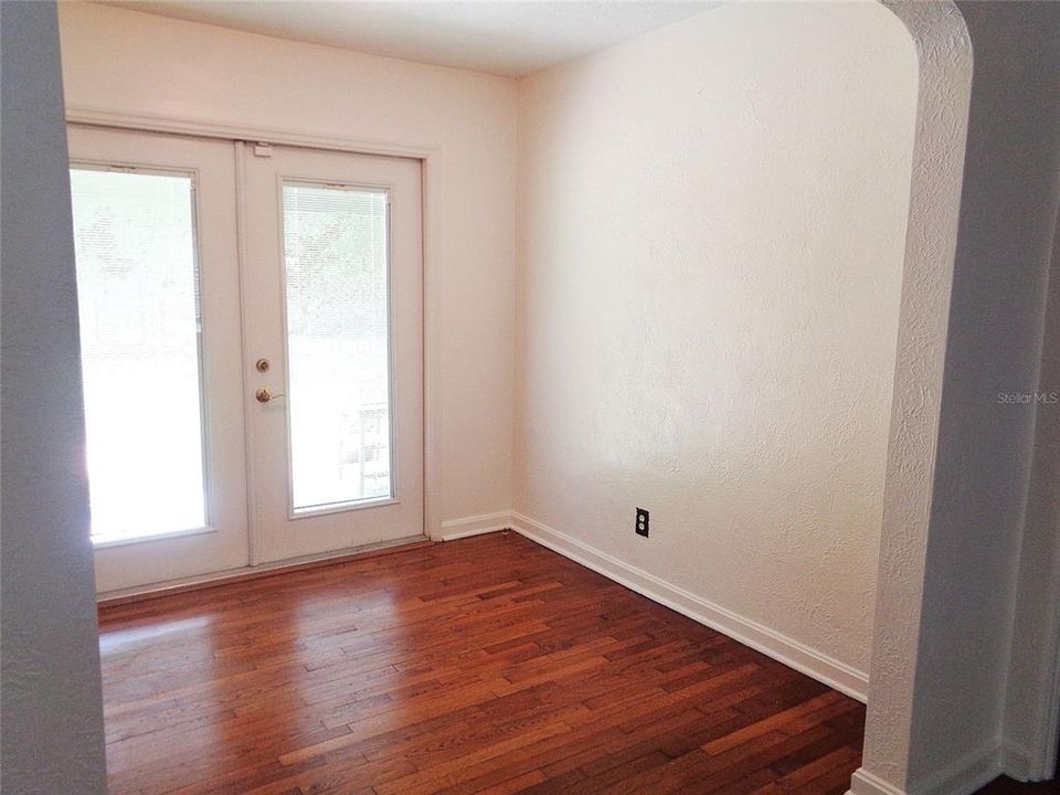 Active With Contract: $2,500 (2 beds, 2 baths, 1375 Square Feet)