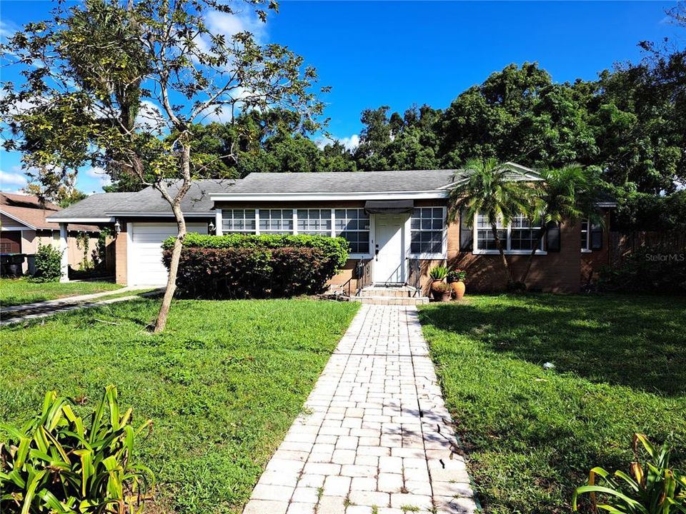 Active With Contract: $2,500 (2 beds, 2 baths, 1375 Square Feet)