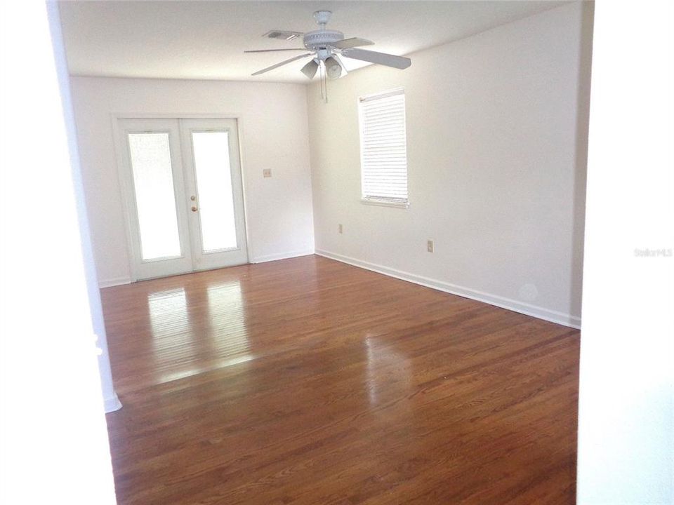 Active With Contract: $2,500 (2 beds, 2 baths, 1375 Square Feet)