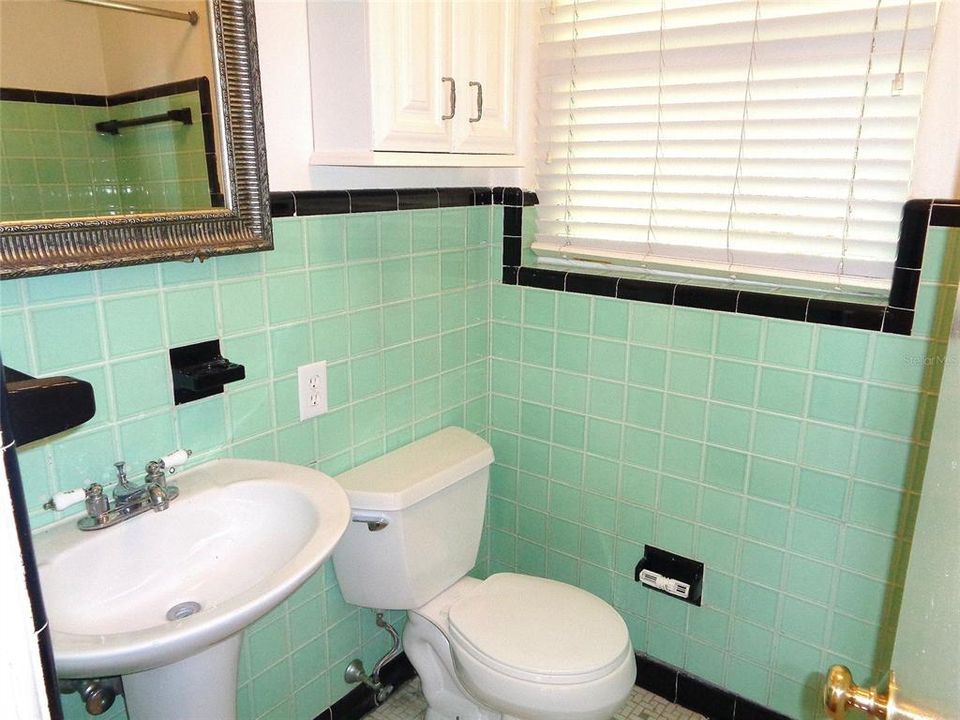 Active With Contract: $2,500 (2 beds, 2 baths, 1375 Square Feet)