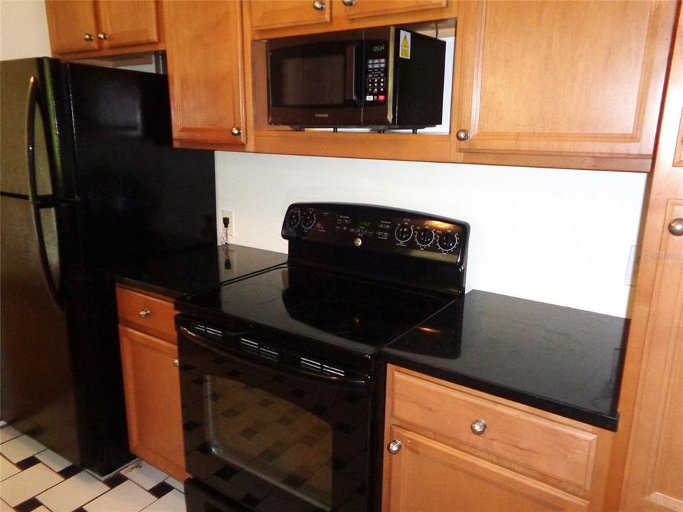 Active With Contract: $2,500 (2 beds, 2 baths, 1375 Square Feet)