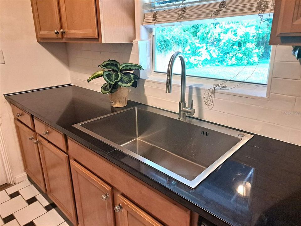 Active With Contract: $2,500 (2 beds, 2 baths, 1375 Square Feet)