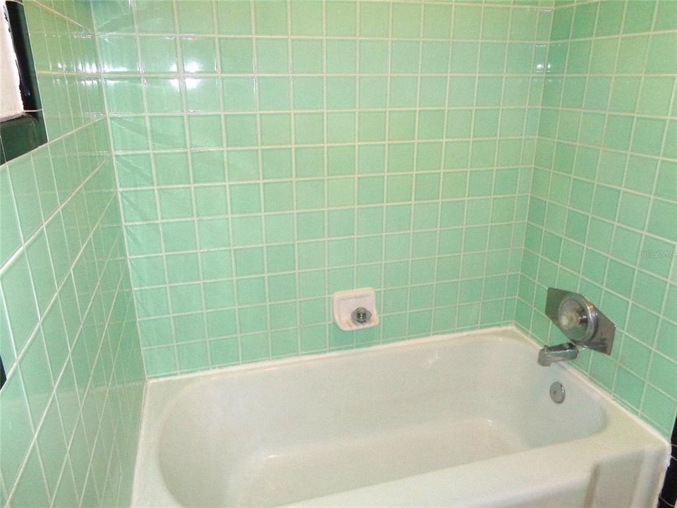 Active With Contract: $2,500 (2 beds, 2 baths, 1375 Square Feet)