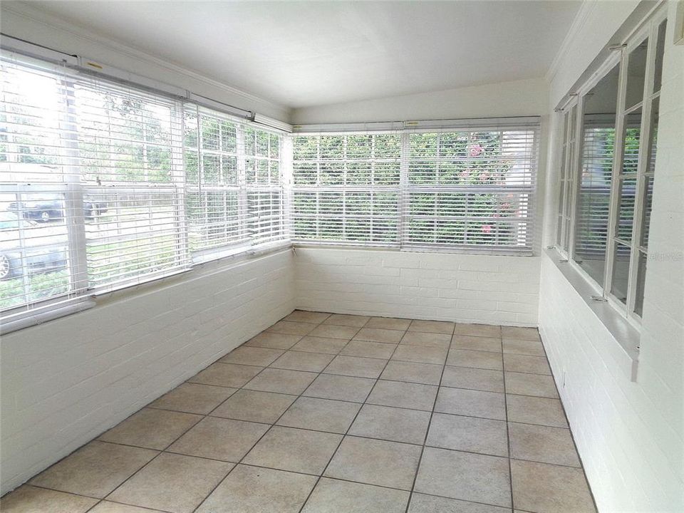 Active With Contract: $2,500 (2 beds, 2 baths, 1375 Square Feet)