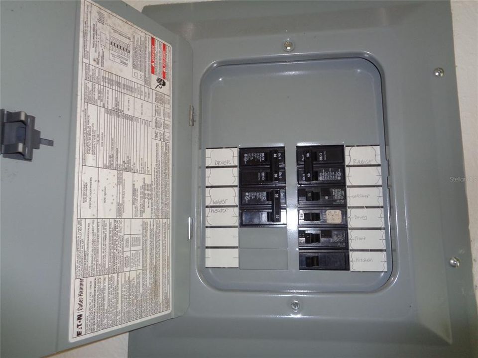 Active With Contract: $2,500 (2 beds, 2 baths, 1375 Square Feet)