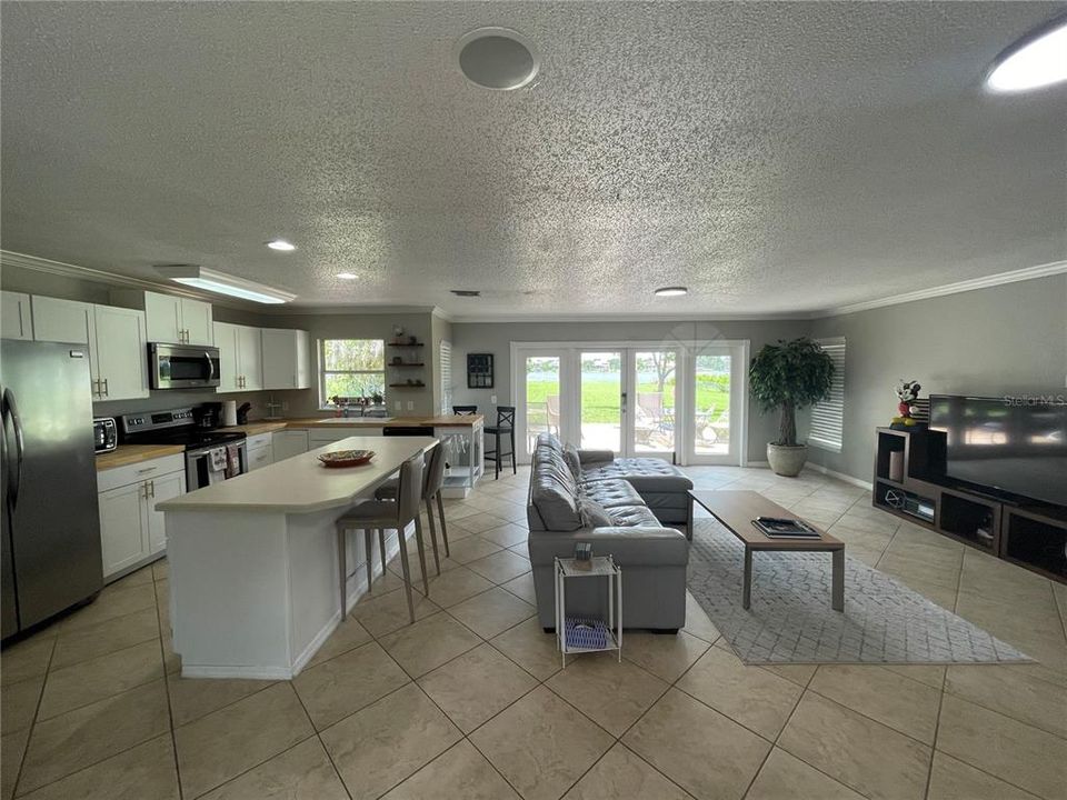 For Rent: $5,800 (3 beds, 2 baths, 1725 Square Feet)