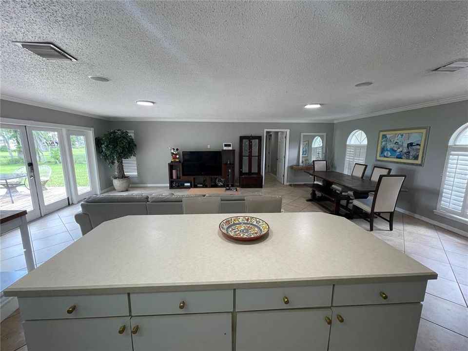 For Rent: $5,800 (3 beds, 2 baths, 1725 Square Feet)