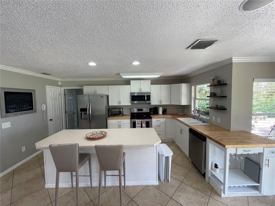 For Rent: $5,800 (3 beds, 2 baths, 1725 Square Feet)