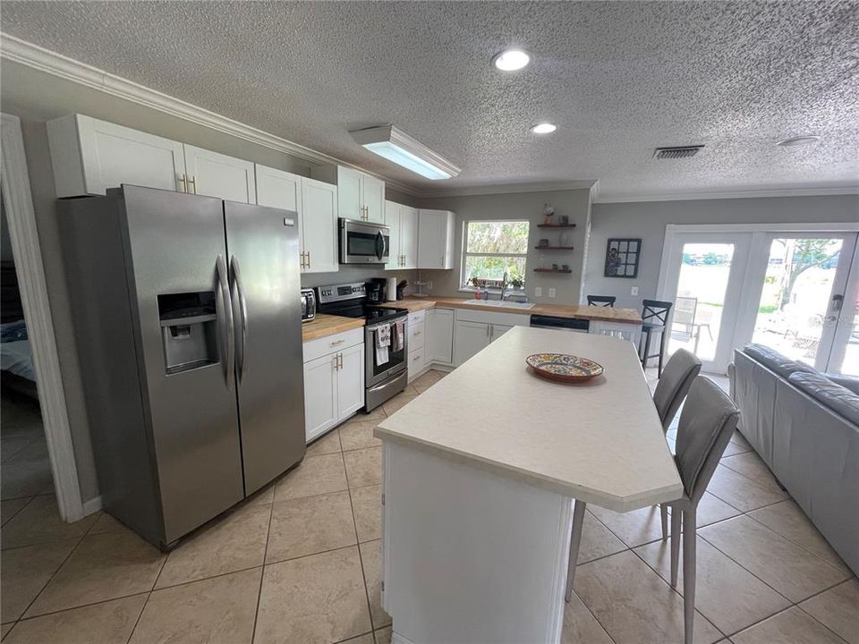 For Rent: $5,800 (3 beds, 2 baths, 1725 Square Feet)