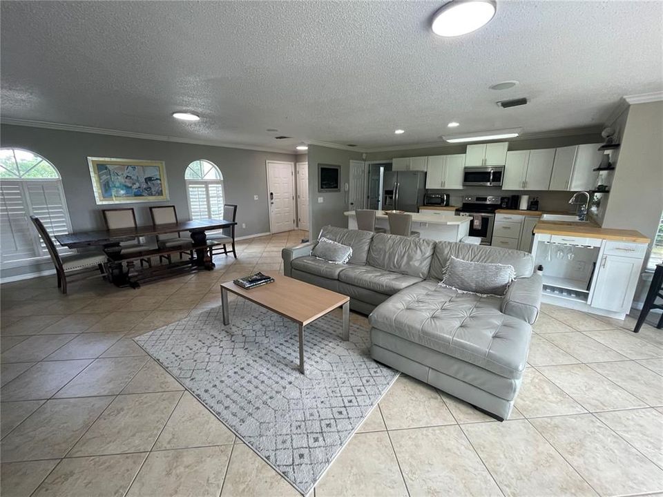 For Rent: $5,800 (3 beds, 2 baths, 1725 Square Feet)