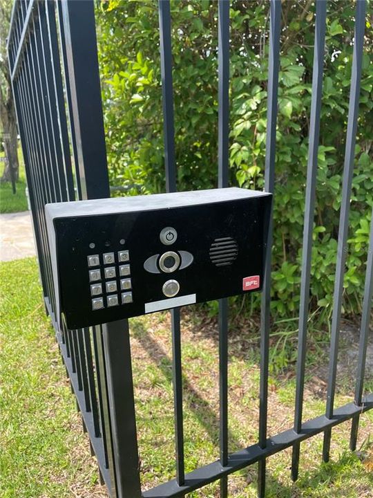 For Rent: $5,800 (3 beds, 2 baths, 1725 Square Feet)