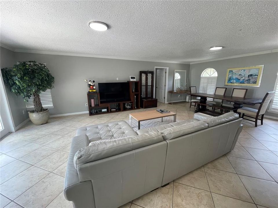 For Rent: $5,800 (3 beds, 2 baths, 1725 Square Feet)