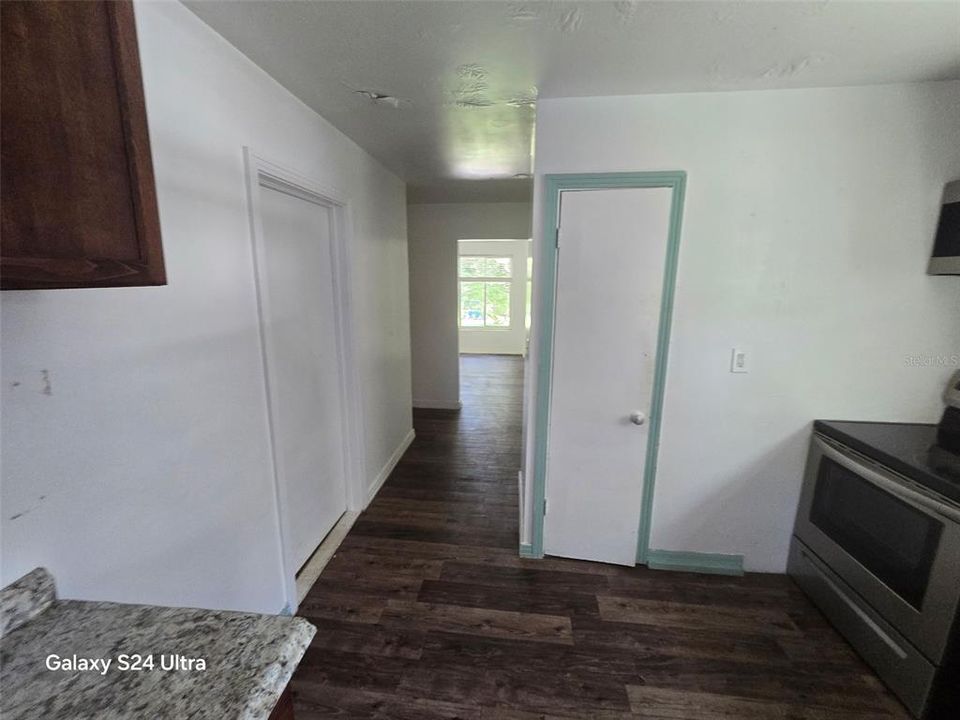 For Rent: $1,300 (1 beds, 1 baths, 640 Square Feet)