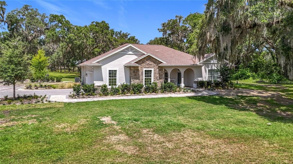 Recently Sold: $750,000 (3 beds, 3 baths, 2501 Square Feet)