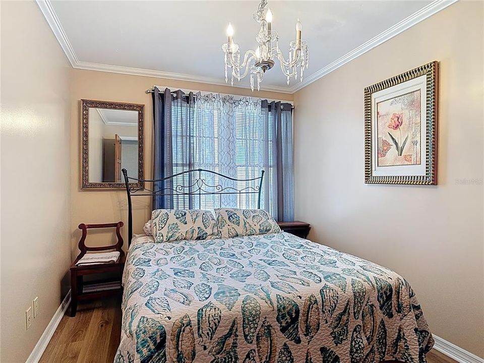 合同活跃: $459,900 (6 贝兹, 1 浴室, 2672 平方英尺)