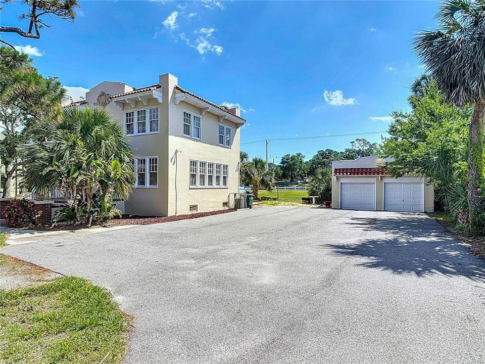 合同活跃: $459,900 (6 贝兹, 1 浴室, 2672 平方英尺)