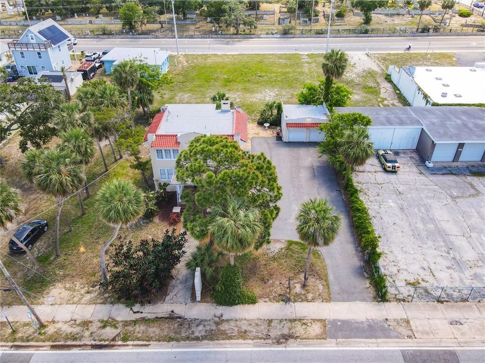 合同活跃: $459,900 (6 贝兹, 1 浴室, 2672 平方英尺)