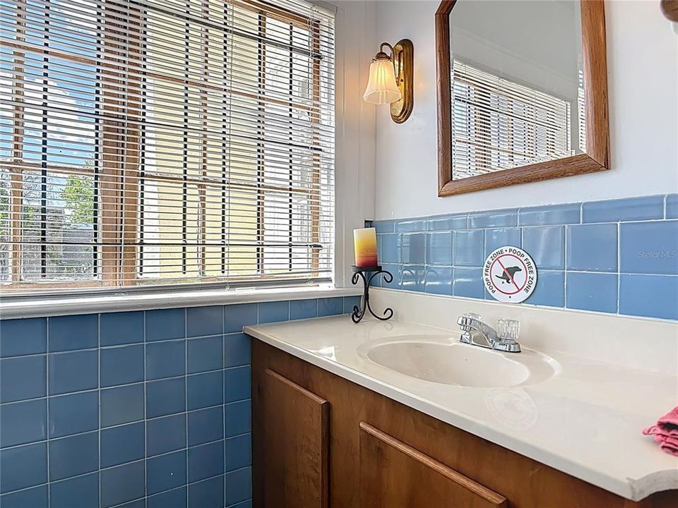 合同活跃: $459,900 (6 贝兹, 1 浴室, 2672 平方英尺)