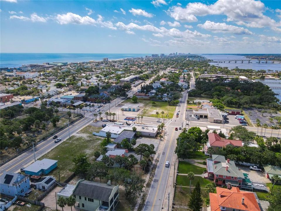 合同活跃: $459,900 (6 贝兹, 1 浴室, 2672 平方英尺)