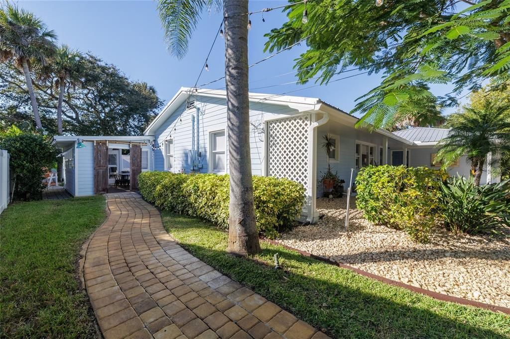 For Sale: $2,395,000 (4 beds, 3 baths, 2348 Square Feet)