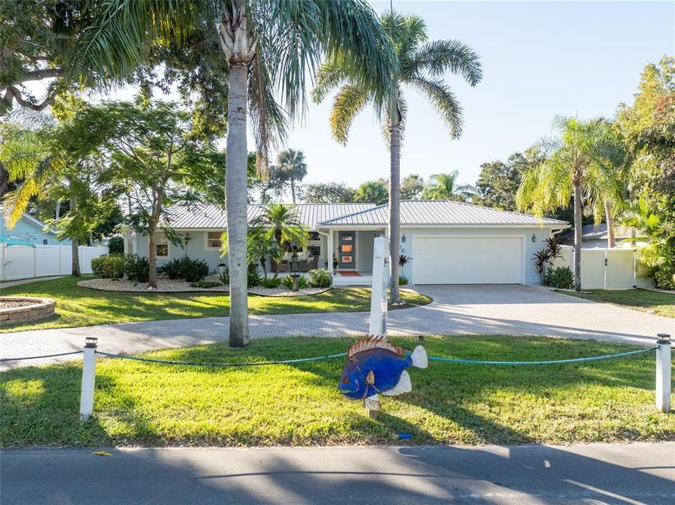 For Sale: $2,395,000 (4 beds, 3 baths, 2348 Square Feet)