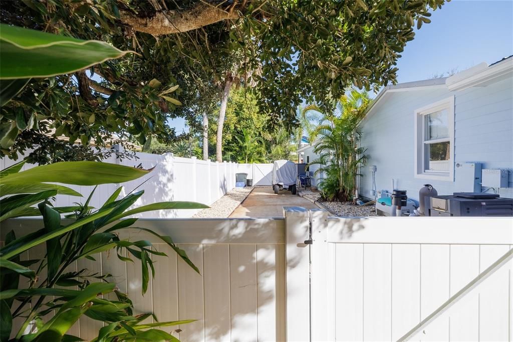 For Sale: $2,395,000 (4 beds, 3 baths, 2348 Square Feet)