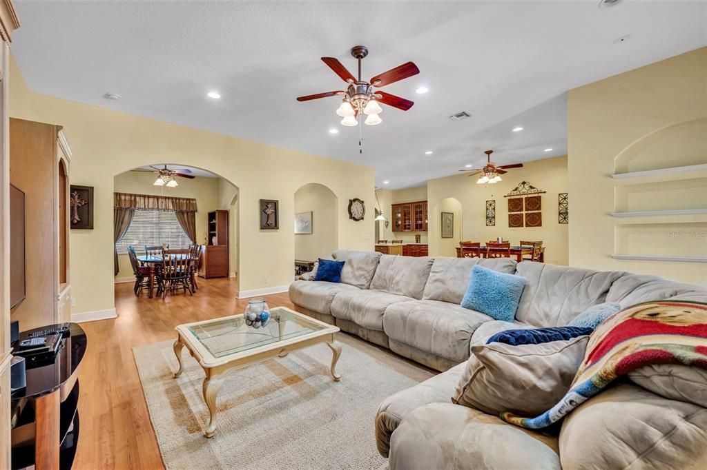 待售: $749,000 (5 贝兹, 4 浴室, 3802 平方英尺)