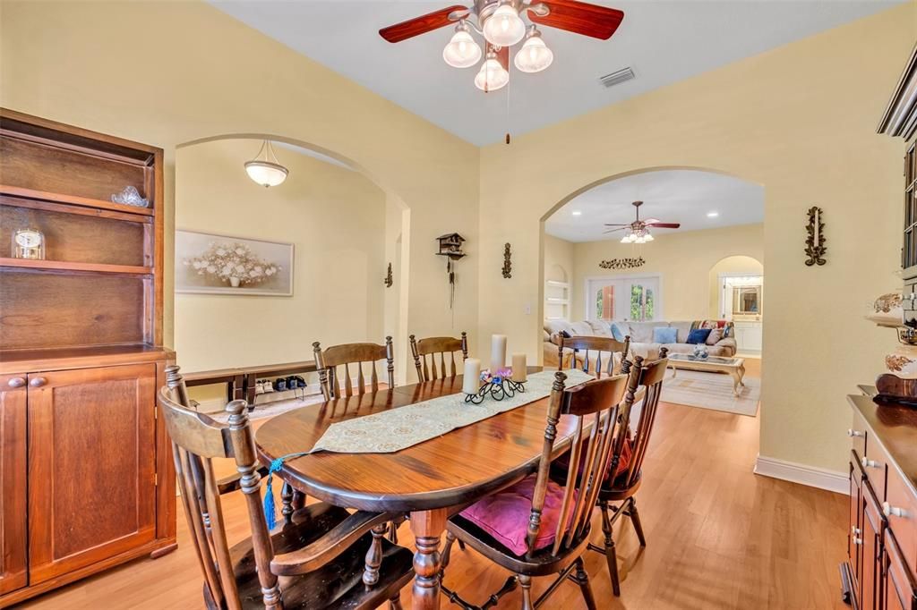 待售: $749,000 (5 贝兹, 4 浴室, 3802 平方英尺)