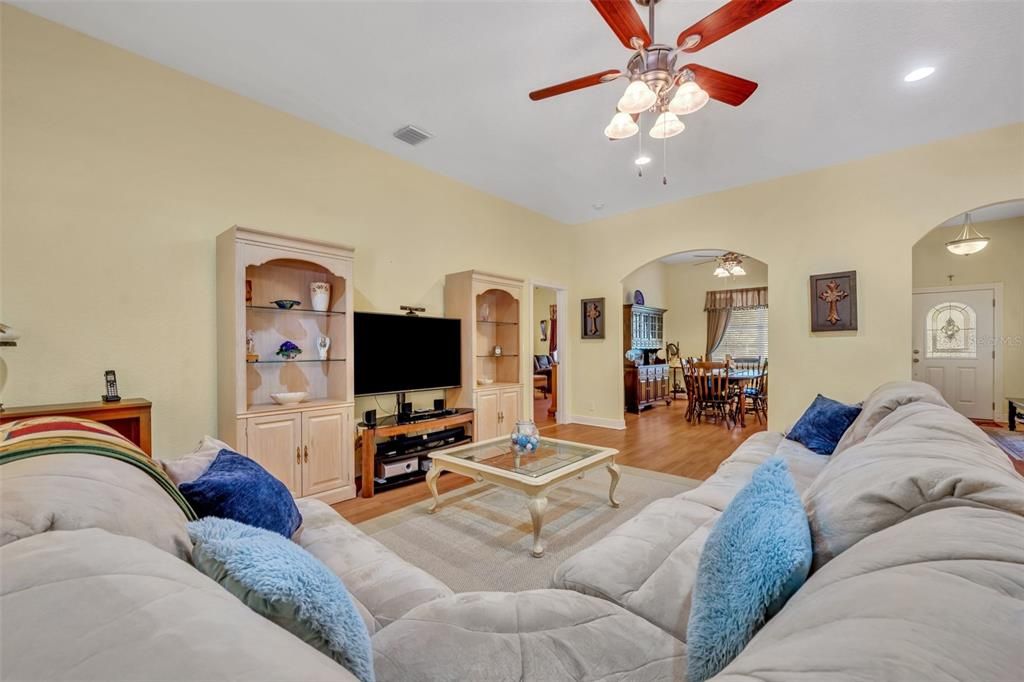 待售: $749,000 (5 贝兹, 4 浴室, 3802 平方英尺)